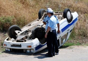 Kazaya giden polis otosu kaza yaptı