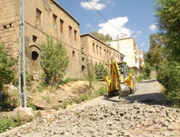 Bitlis'de yol yapım çalışmalarına devam