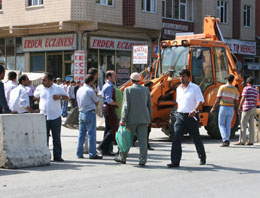 Kapatılan yola esnaf tepkisi