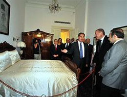 Yenilenen Pera Palace'yi Erdoğan açtı
