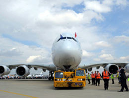 Kanatlı dev Airbus 380 İstanbul'da