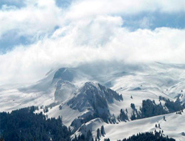 Ilgaz'a mevsimin ilk karı düştü