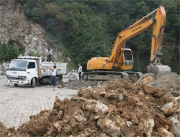 Kozlu'da belediye şantiyeleri yıkıldı