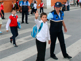 Okul önünde trafik onlardan sorulur