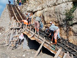 Alaplı yıkılan merdivenlerine kavuşuyor